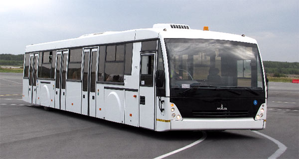 Перронный автобус в аэропорту